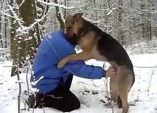 Sesso bestiale all'aperto in inverno