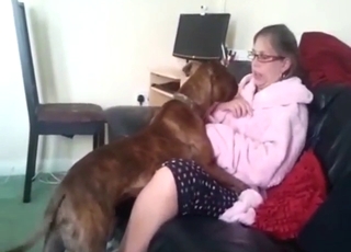 Geeky-looking MILF gets horny for her dog