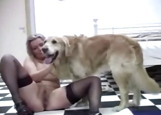 MILF opens her special hole for a doggy