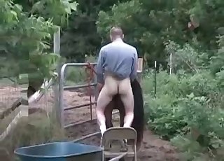 馬との豪華な農場獣姦