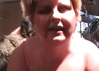 एनिमल पोर्न में लंबे बालों वाला कुत्ता