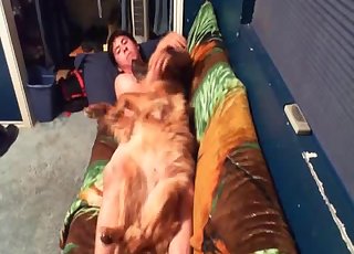 وہ اس کتے کو چودنے کے لیے پرعزم ہے۔